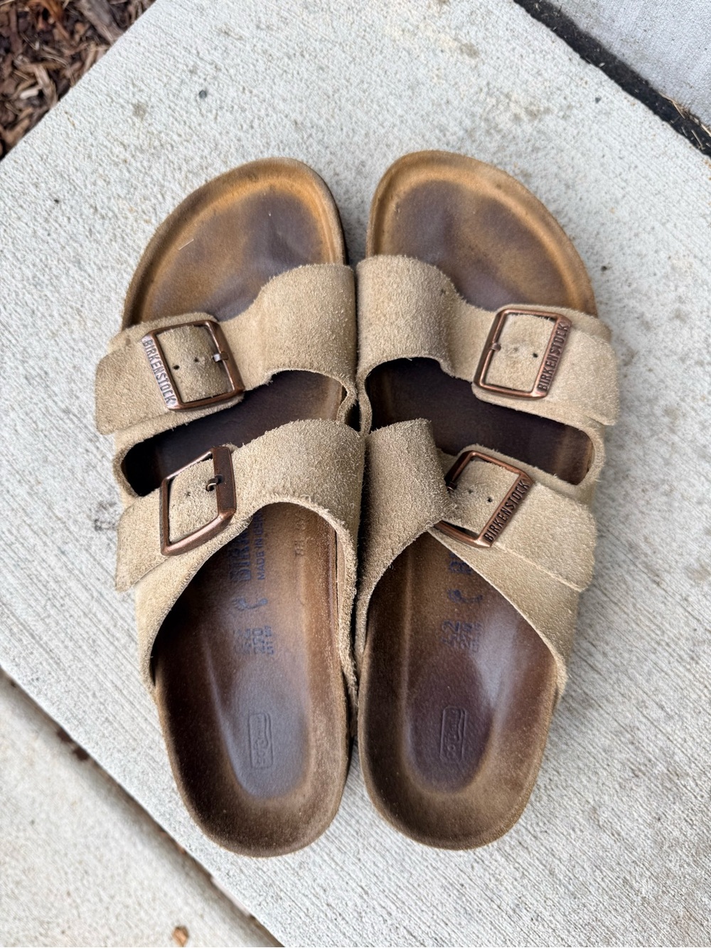 Birkenstock Arizona Suede Slide Sandals in Taupe - Sz:42 Narrow